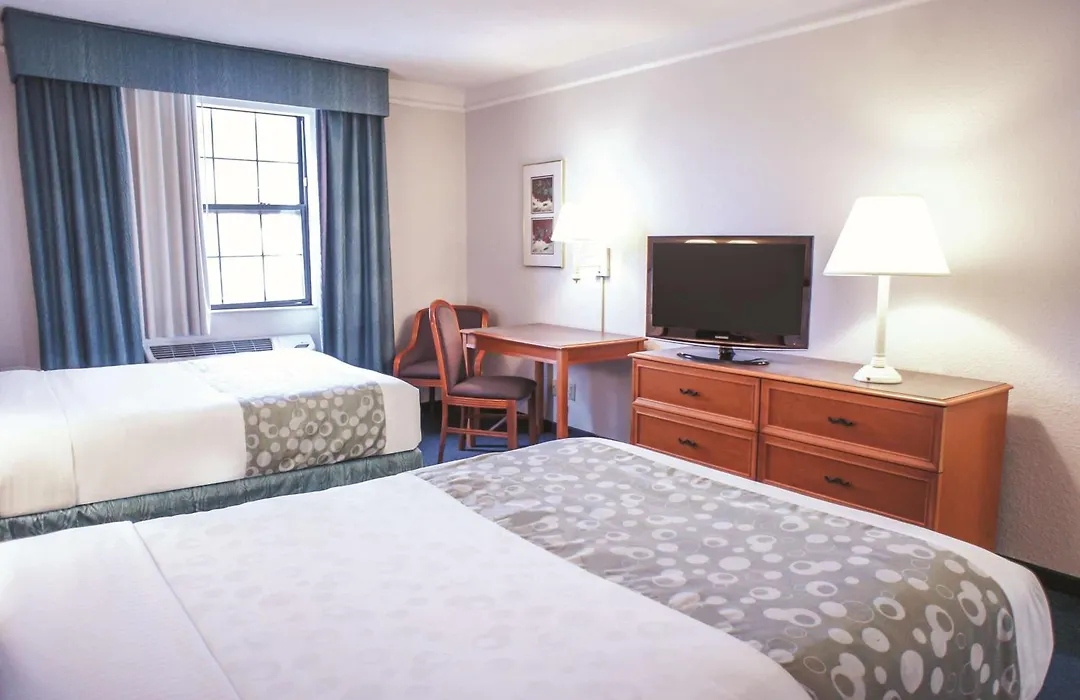 La Quinta Inn By Wyndham Moline Airport-1