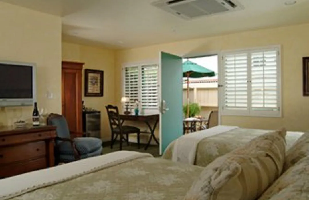 Castillo Inn At The Beach-1