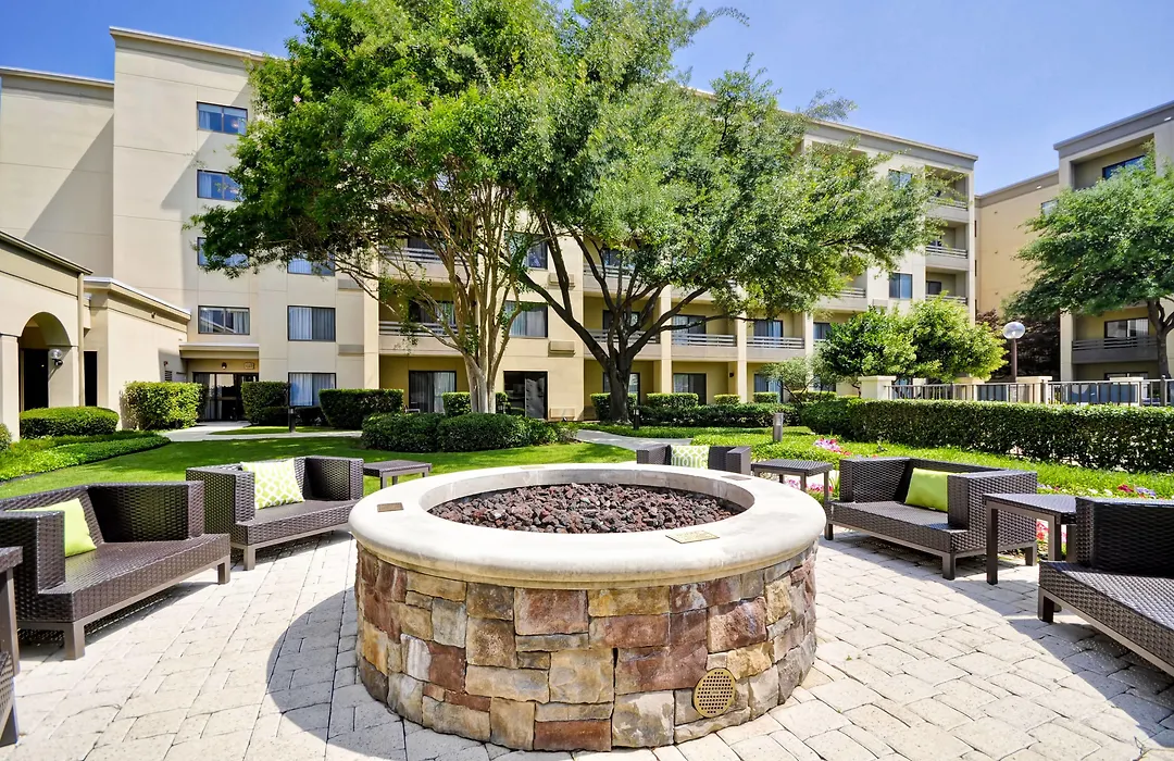 Courtyard Dallas Medical Market Center-1