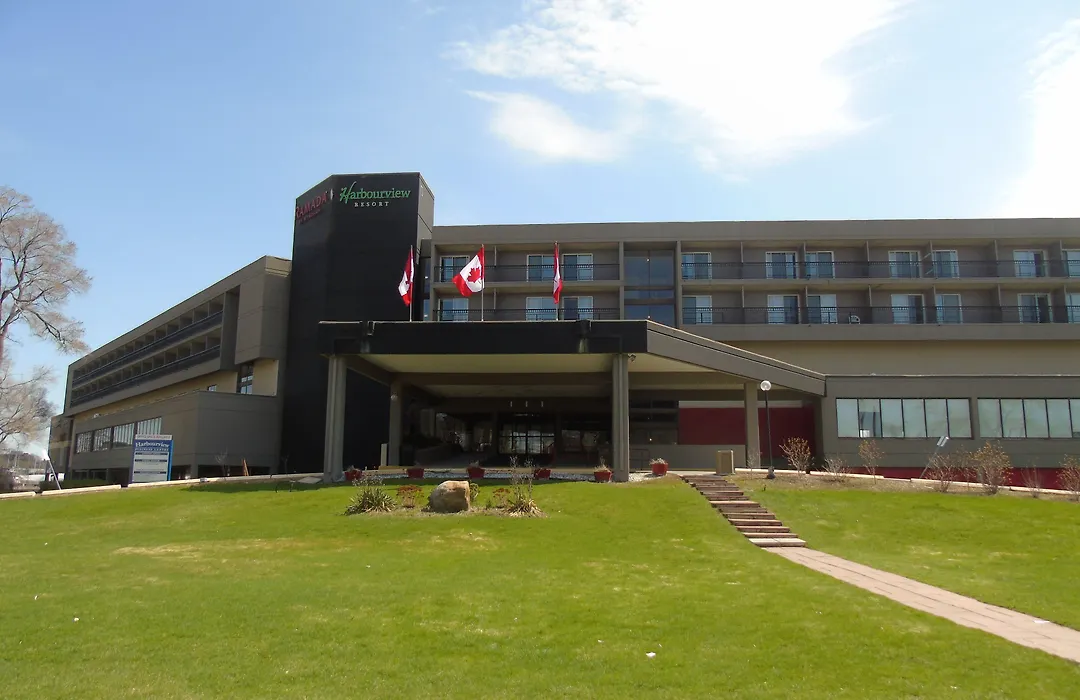 Ramada By Wyndham Belleville Harbourview Conference Center-1