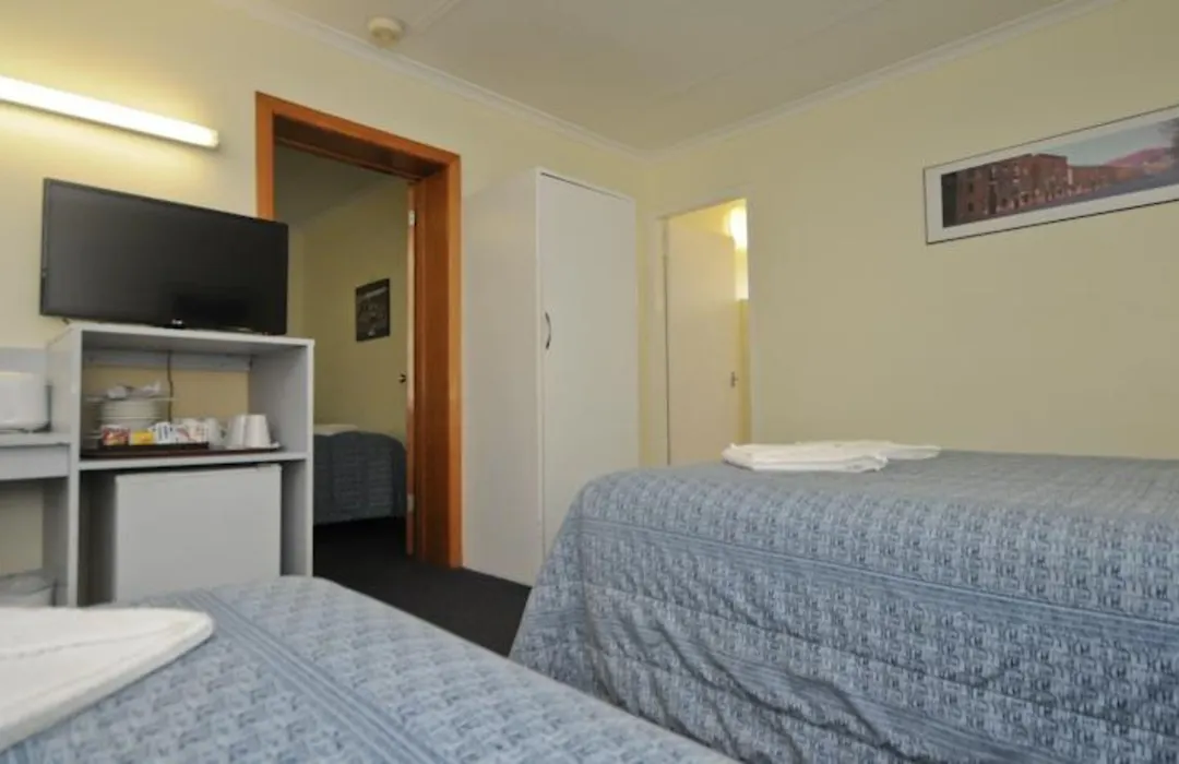 Martin Cash Motel-1