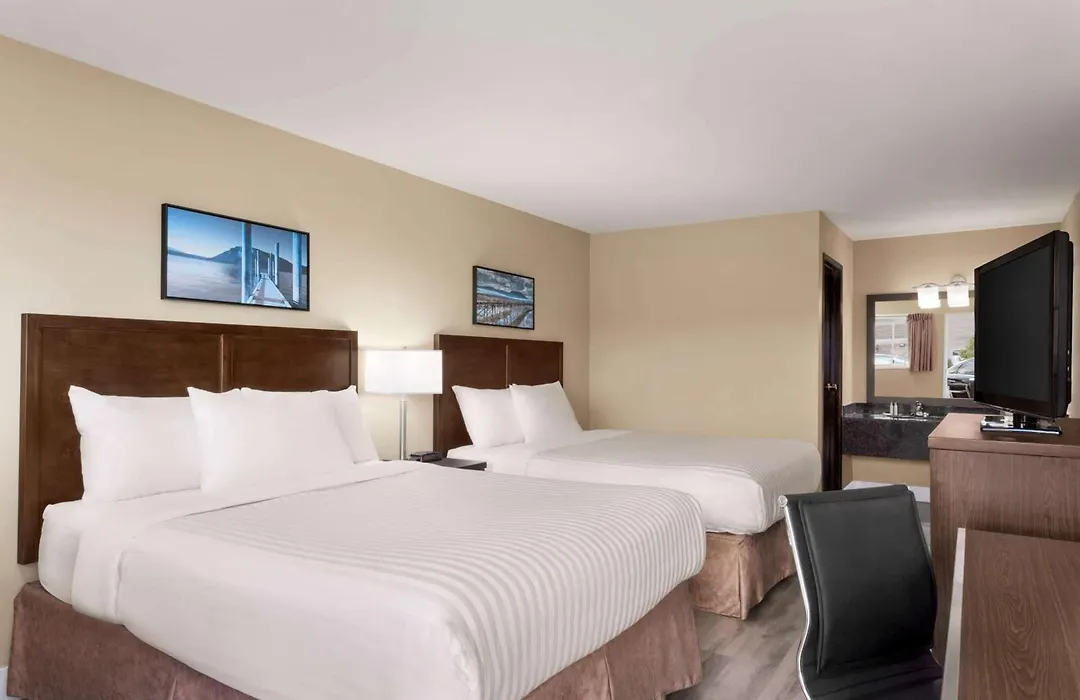 Travelodge By Wyndham Salmon Arm Bc-1