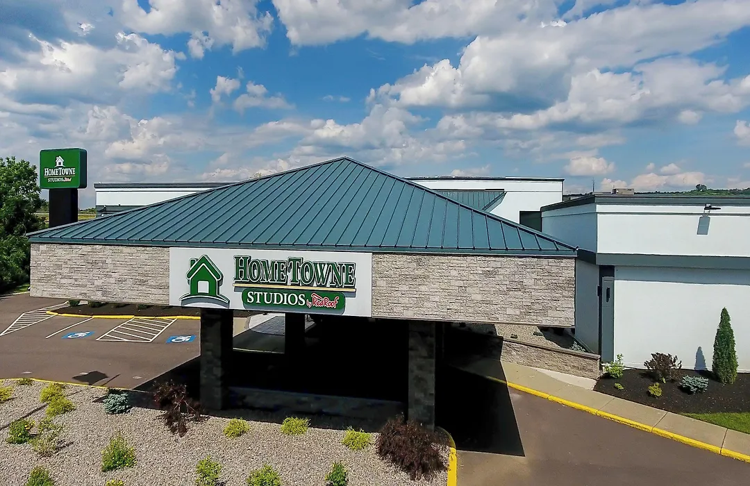 Ramada By Wyndham Cortland Hotel & Conference Center-1