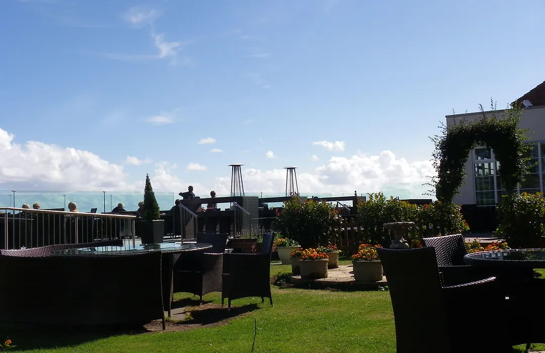 Cliff Hotel-1