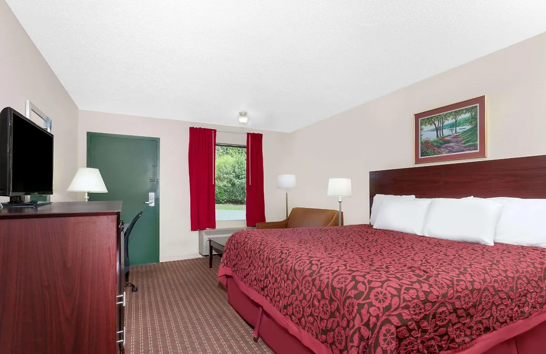Days Inn By Wyndham Columbia Ne Fort Jackson-1