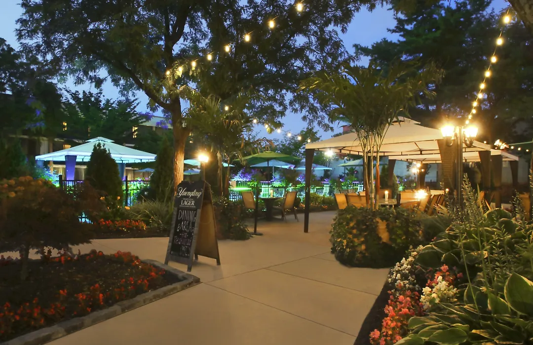 Holiday Inn Westbury-Long Island By Ihg-1