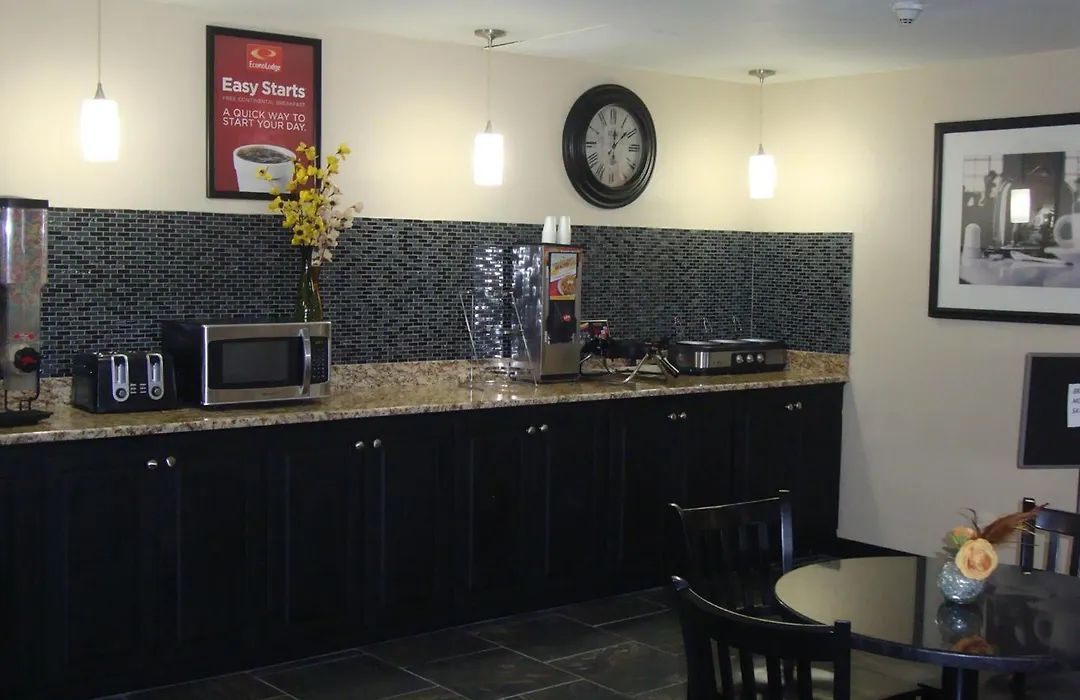 Econo Lodge Inn & Suites Jackson Northwest-1