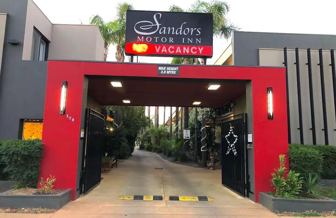 Sandors Motor Inn-1