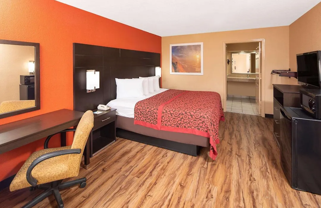 Days Inn By Wyndham Tupelo-1