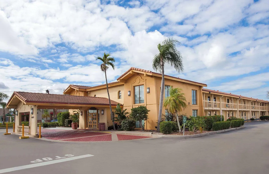 Baymont By Wyndham Fort Myers Central-1