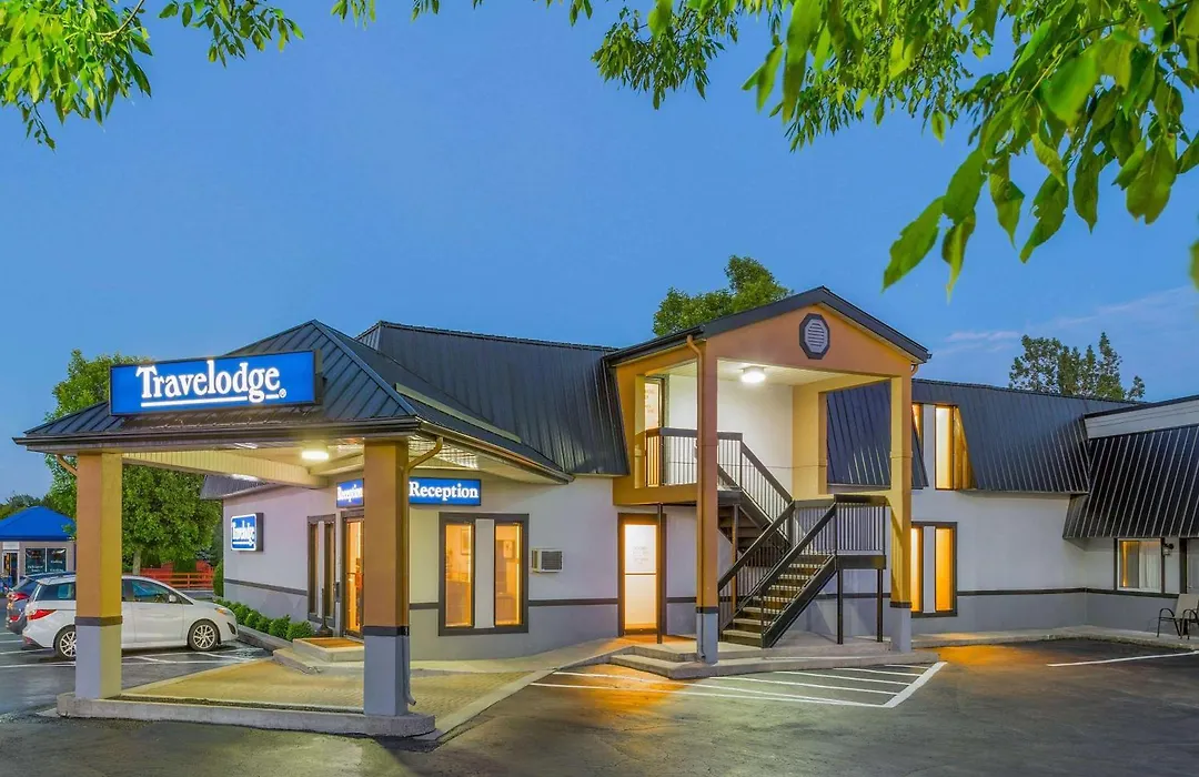Travelodge By Wyndham Gananoque-1