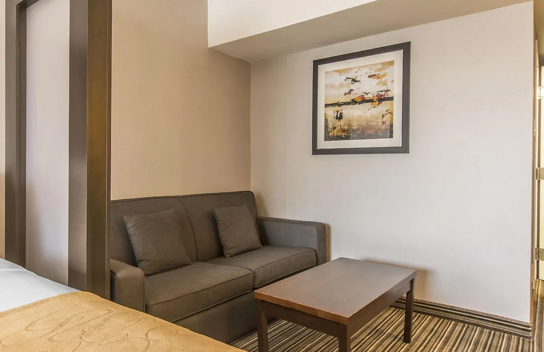 Comfort Suites Downtown-1