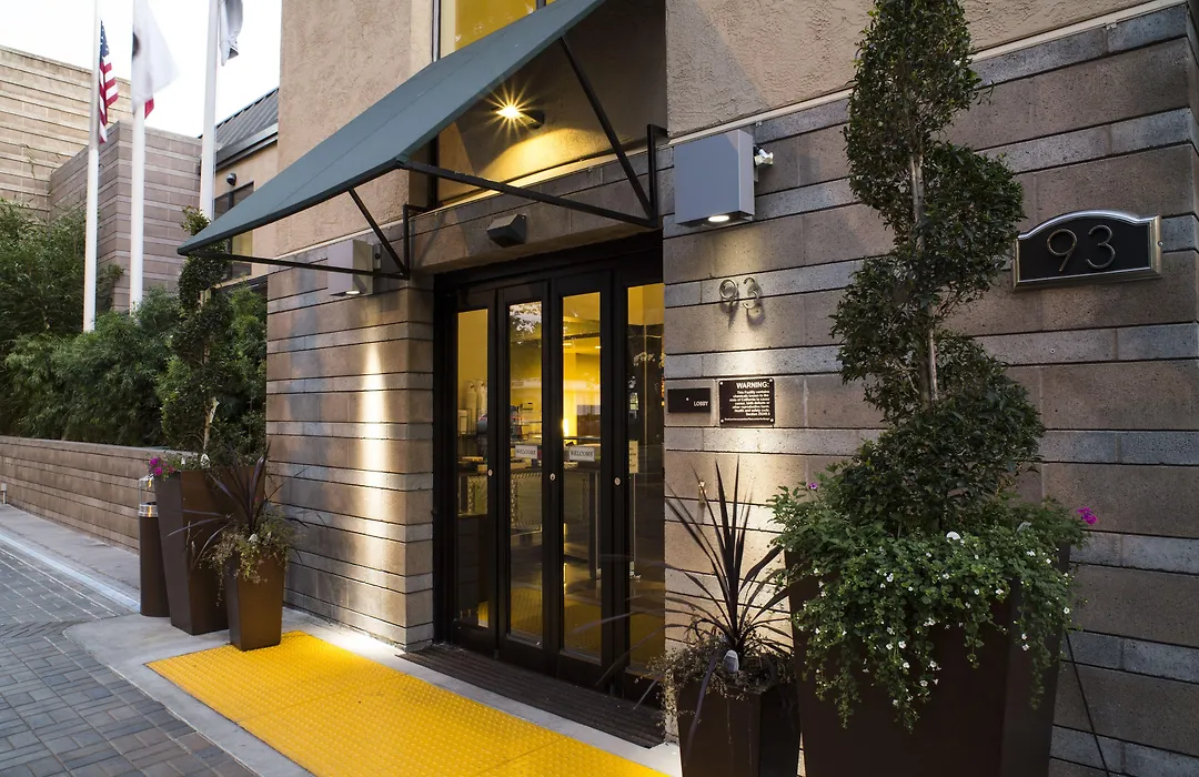 Hotel Strata-1