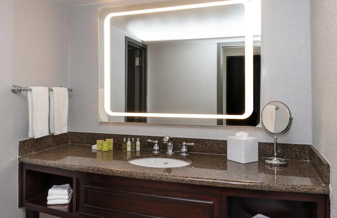 Doubletree By Hilton Newark Penn Station, Nj-1