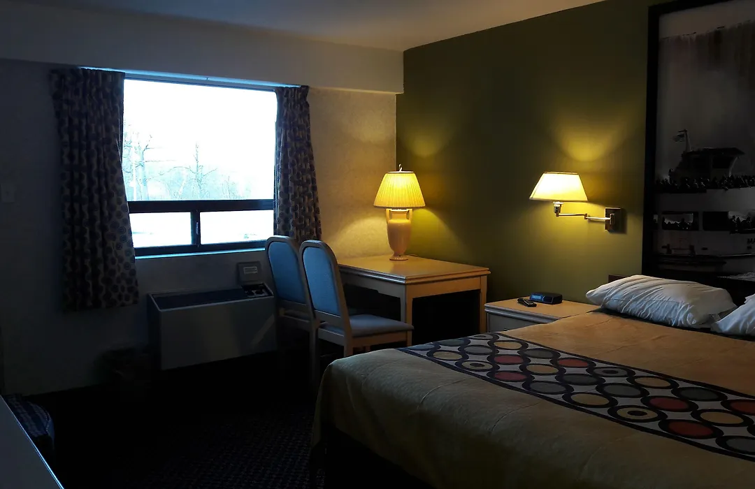 Super 8 By Wyndham Niagara Falls North-1