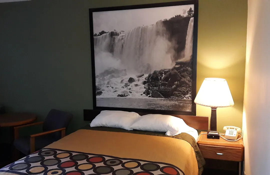 Super 8 By Wyndham Niagara Falls North-1