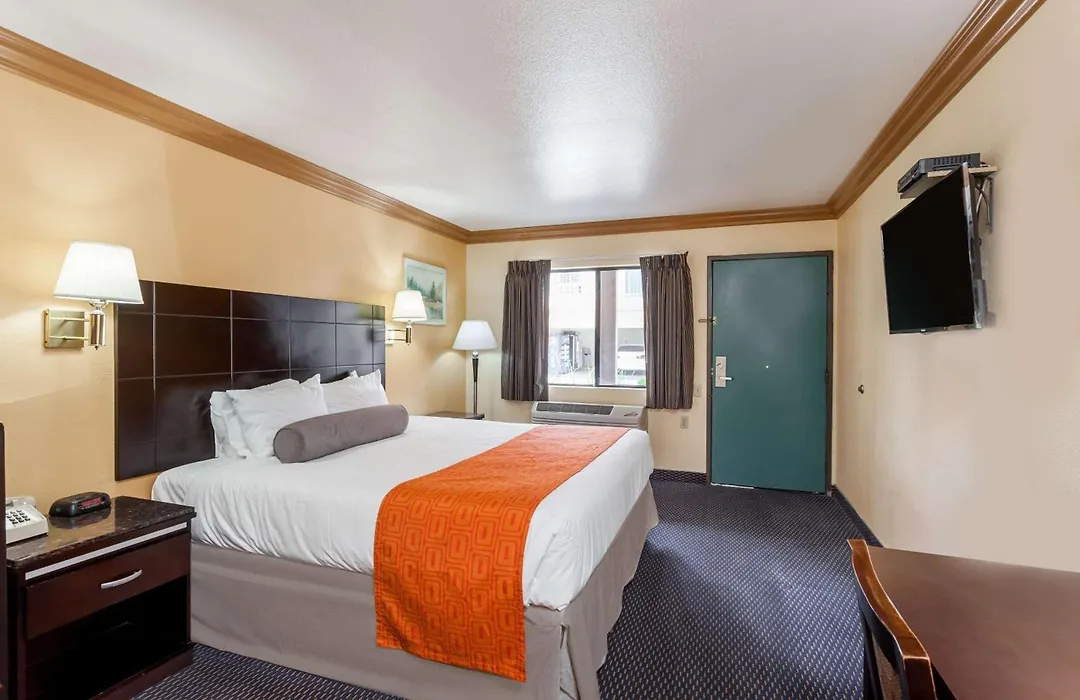 Howard Johnson By Wyndham Norco-1