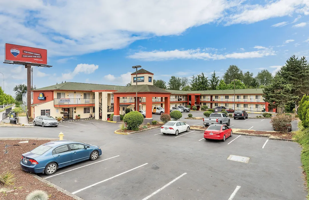 Days Inn By Wyndham Federal Way-1