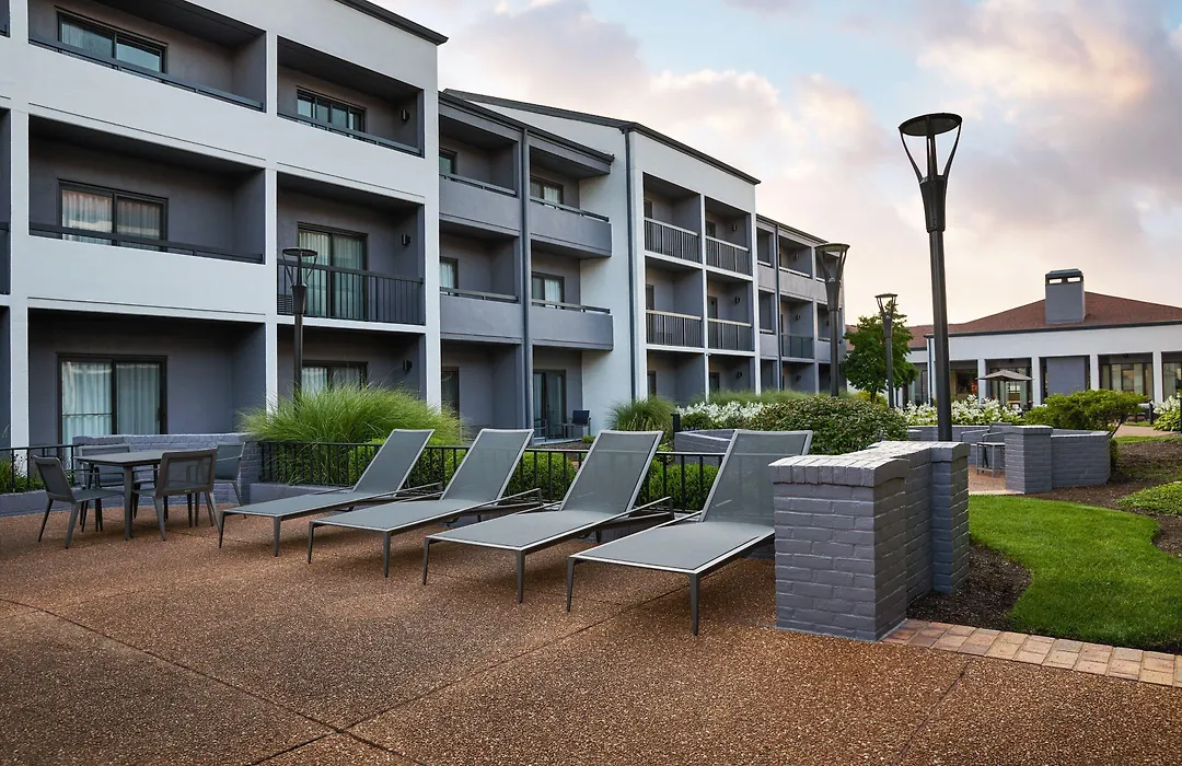 Courtyard St. Louis Westport Plaza-1