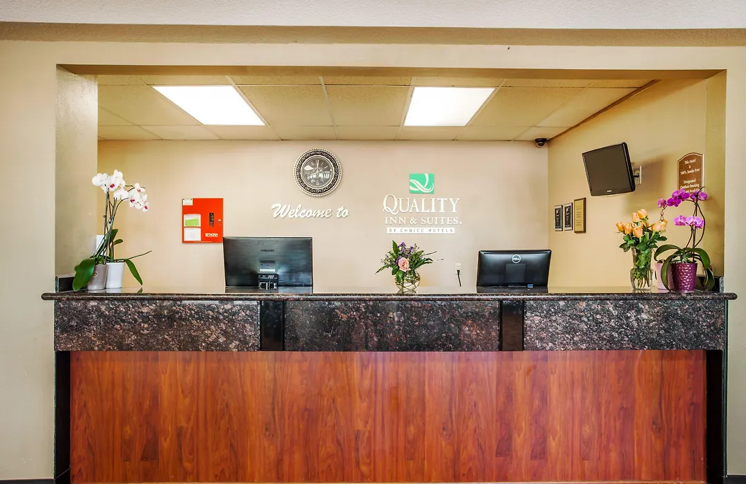 Quality Inn & Suites Vancouver North-1