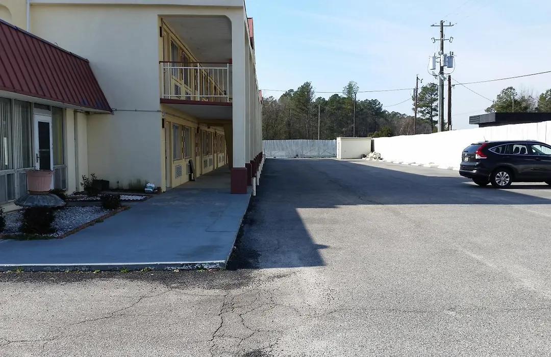 Economy Inn Dillon-1