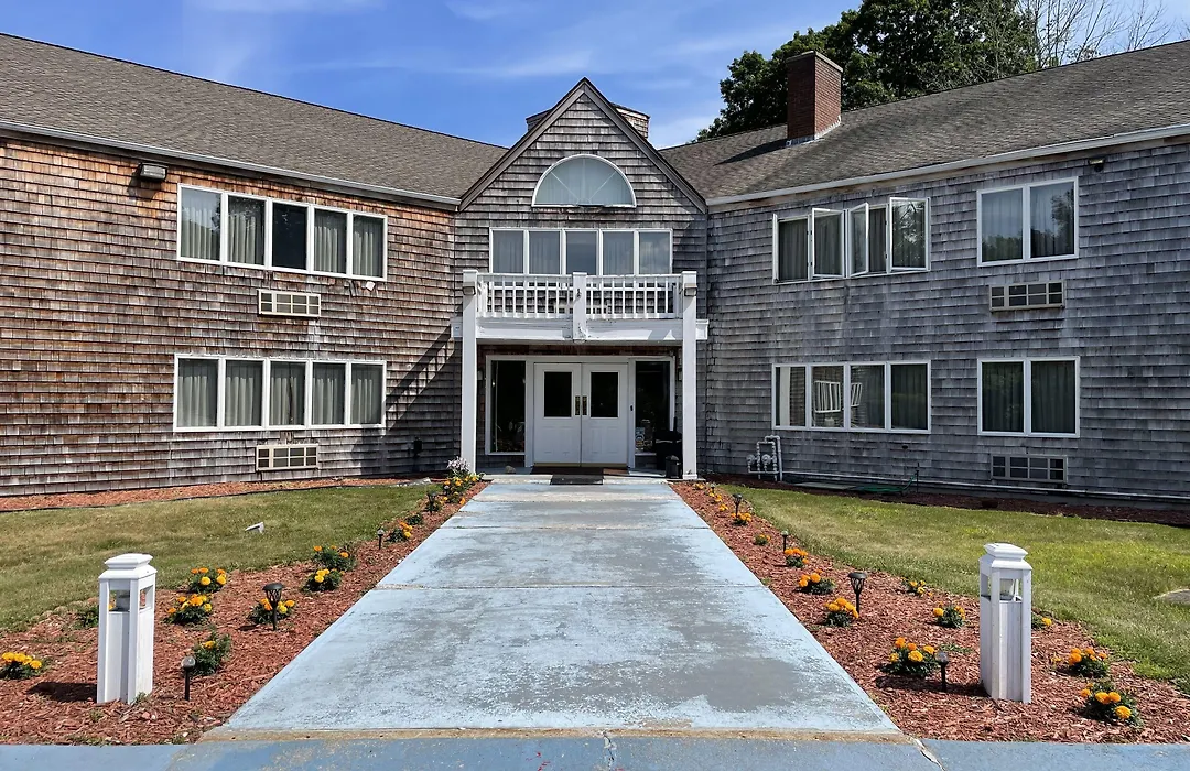 Econo Lodge Inn & Suites Groton-1