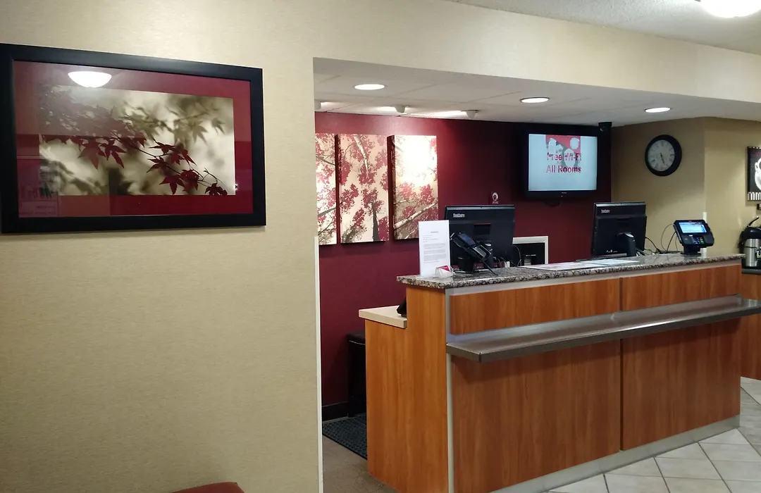 Red Roof Inn Utica-1
