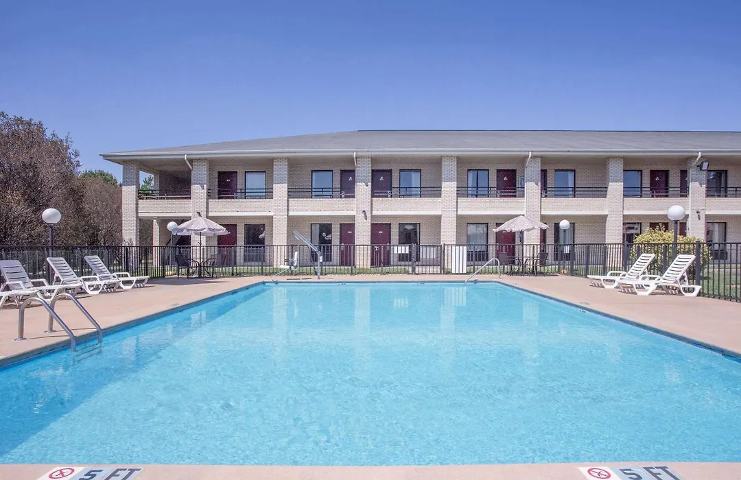 Days Inn By Wyndham Spartanburg Waccamaw-1