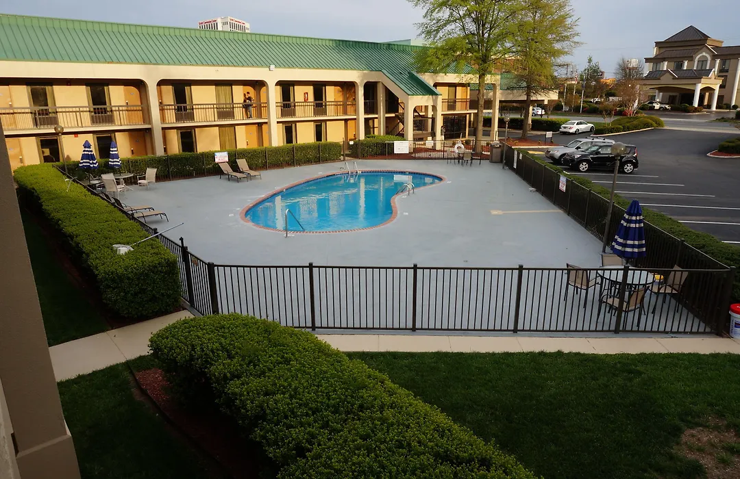 Howard Johnson By Wyndham Greensboro Near The Coliseum-1