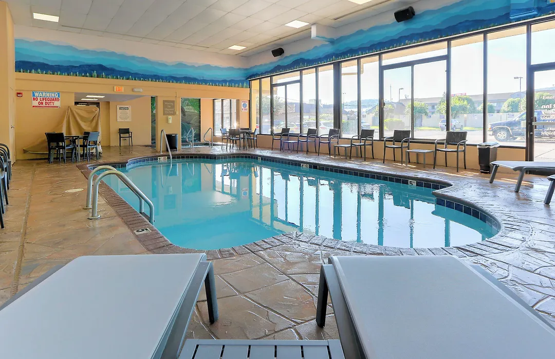 Comfort Inn & Suites At Dollywood Lane-1