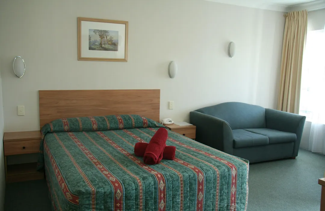 Colonial Court Motor Inn-1