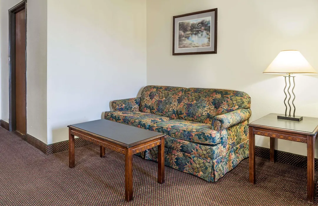 Days Inn By Wyndham Pontoon Beach-1