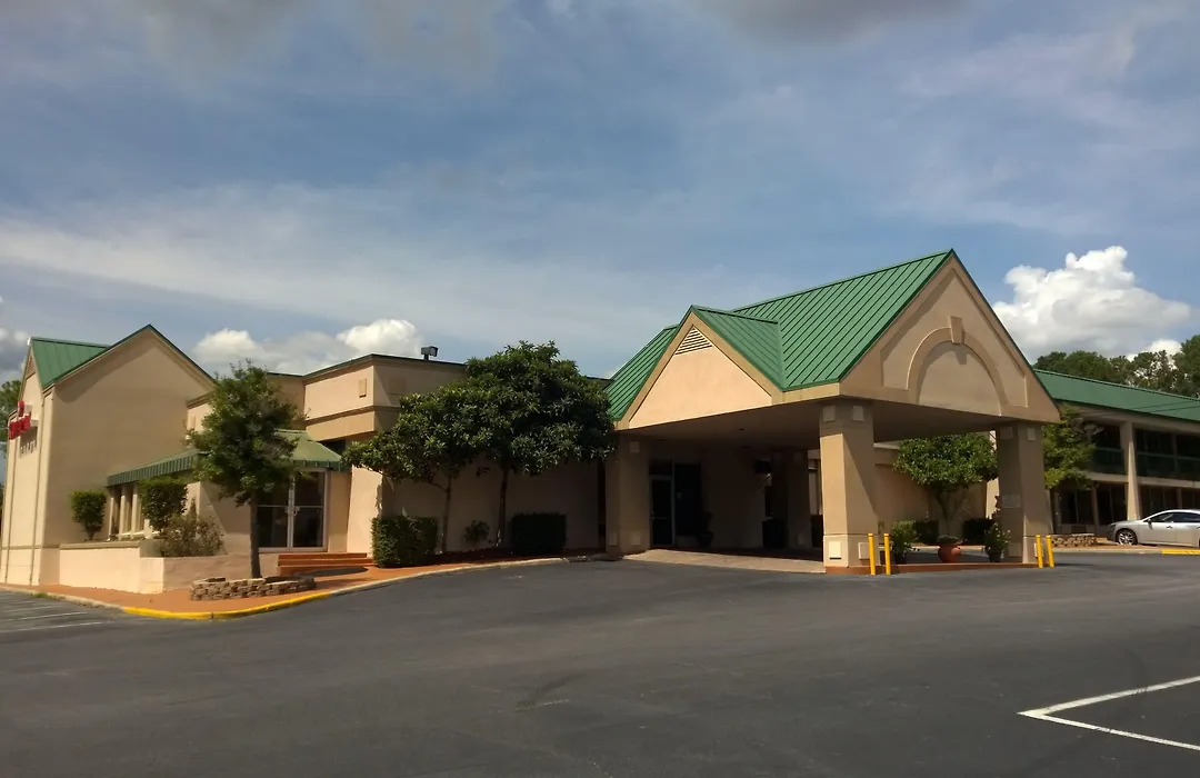Ramada By Wyndham & Suites Warner Robins-1