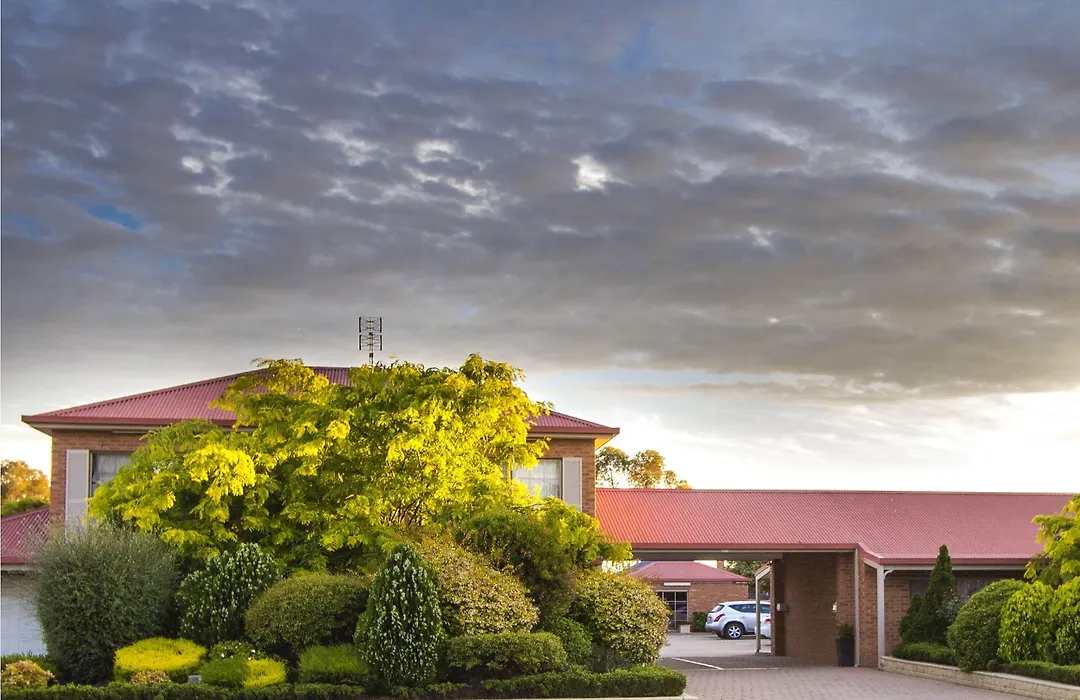 Colonial Motor Inn Bairnsdale Golden Chain Property-1