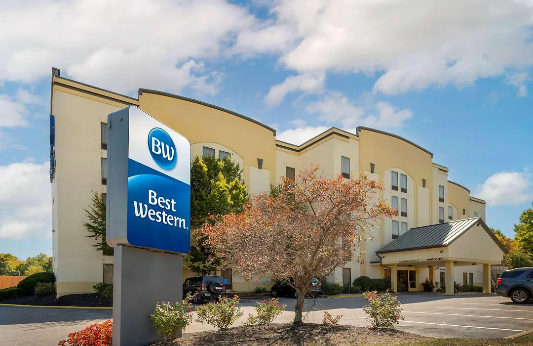 Best Western Louisville East Inn & Suites-1
