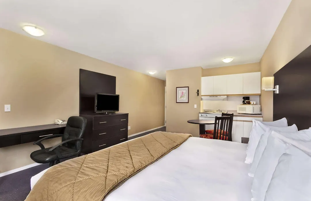 Super 8 By Wyndham West Kelowna Bc-1
