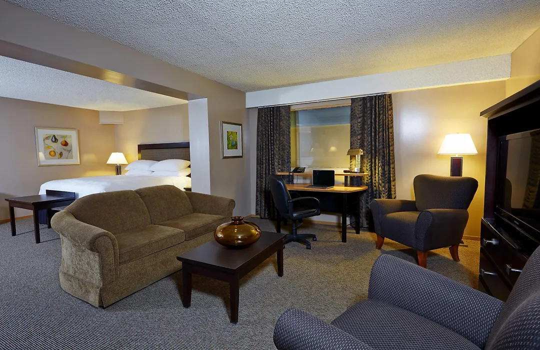 Royal Hotel Lloydminster-1