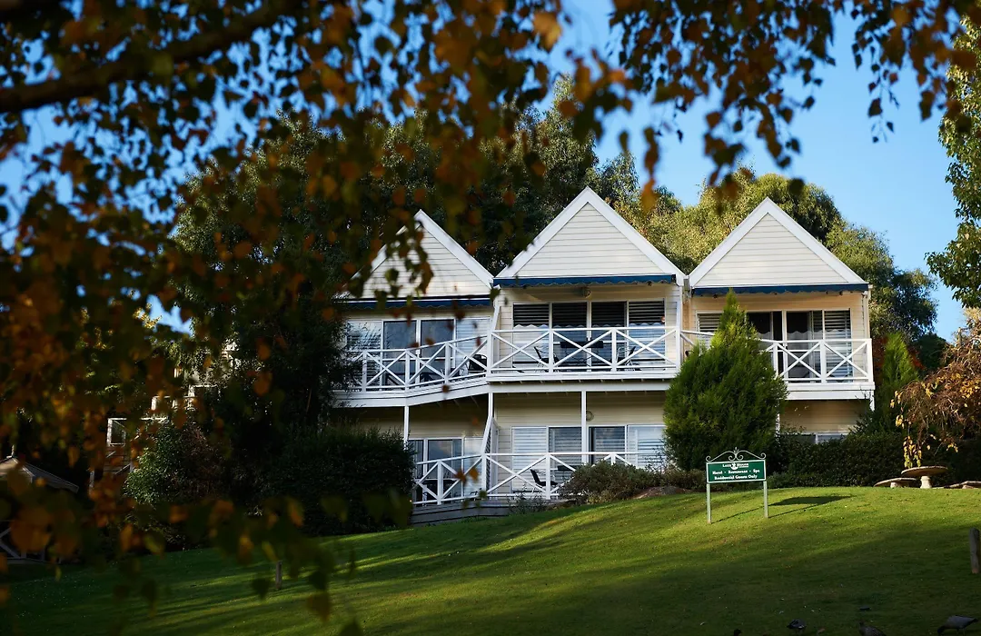 Lake House-1