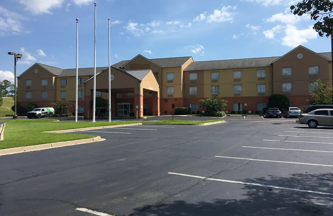 Red Roof Inn Plus & Suites Vicksburg-1