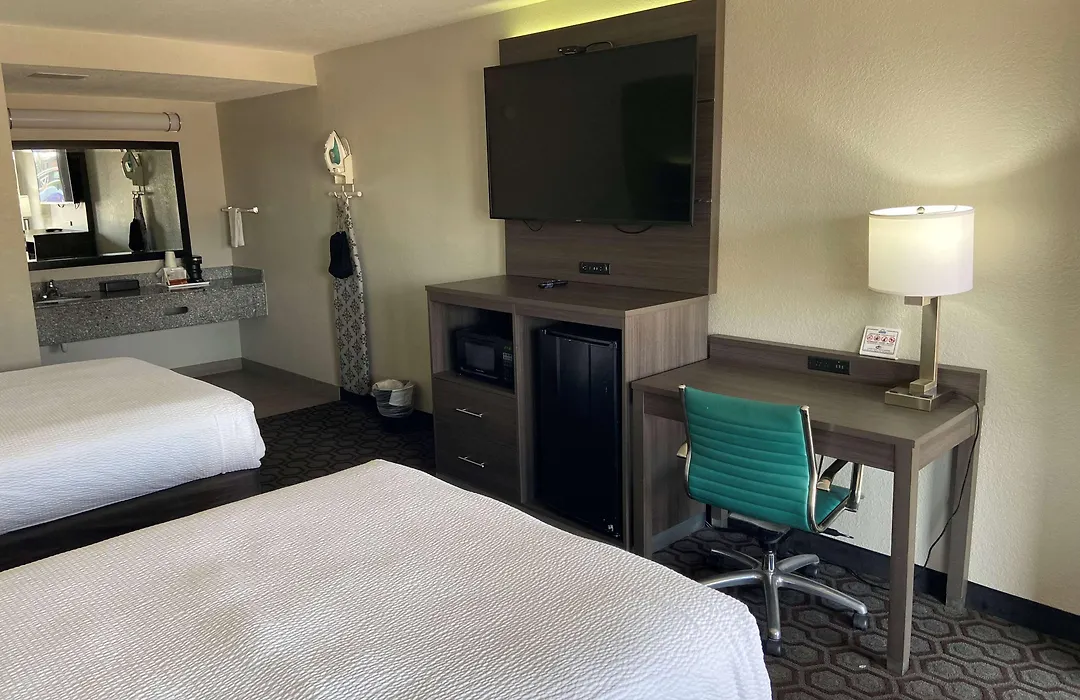 Days Inn By Wyndham Wagoner-1