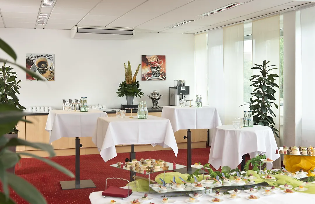 Wyndham Hannover Atrium-1