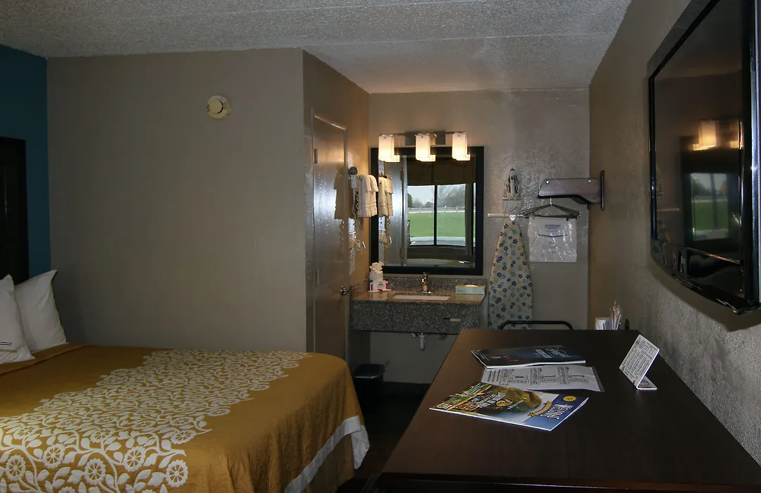 Days Inn & Suites By Wyndham Springfield On I-44-1