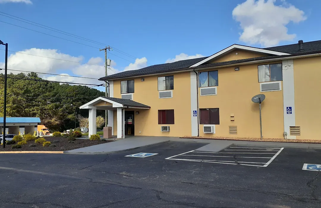 Super 8 By Wyndham Farmville-1