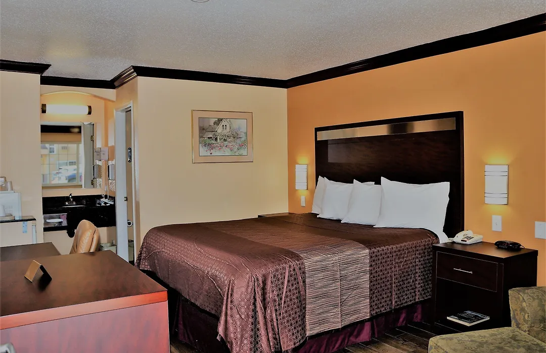Americas Deluxe Inn- Marysville-1