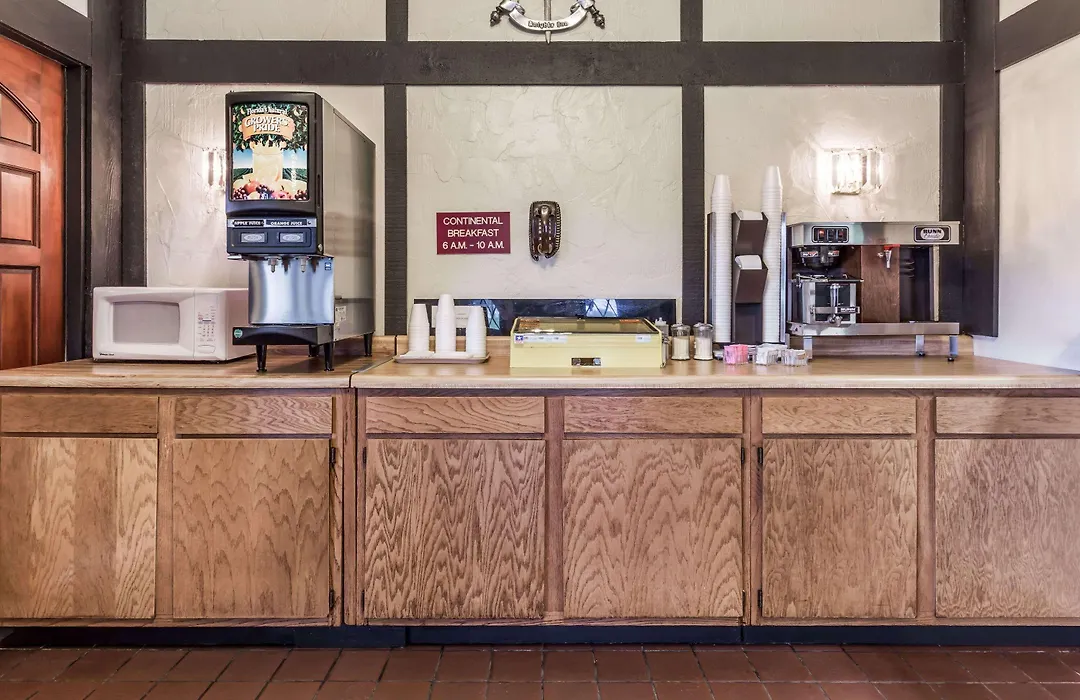 Knights Inn Racine-1