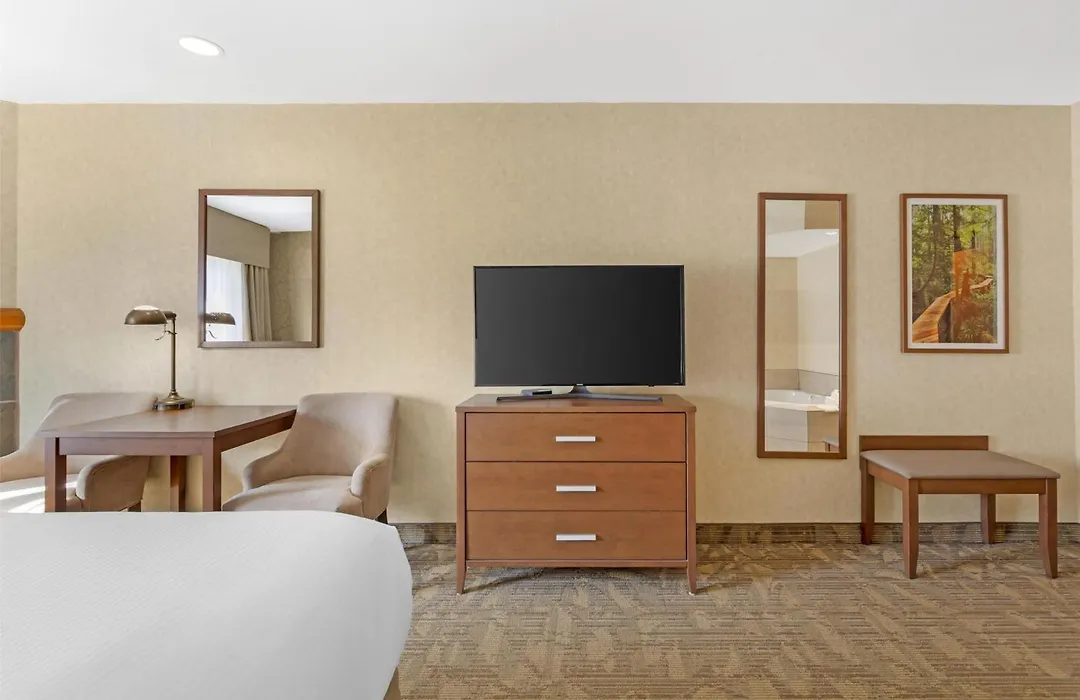 Best Western Plus Valemount Inn & Suites-1