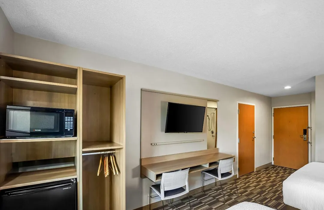 Microtel Inn By Wyndham Greensboro-1