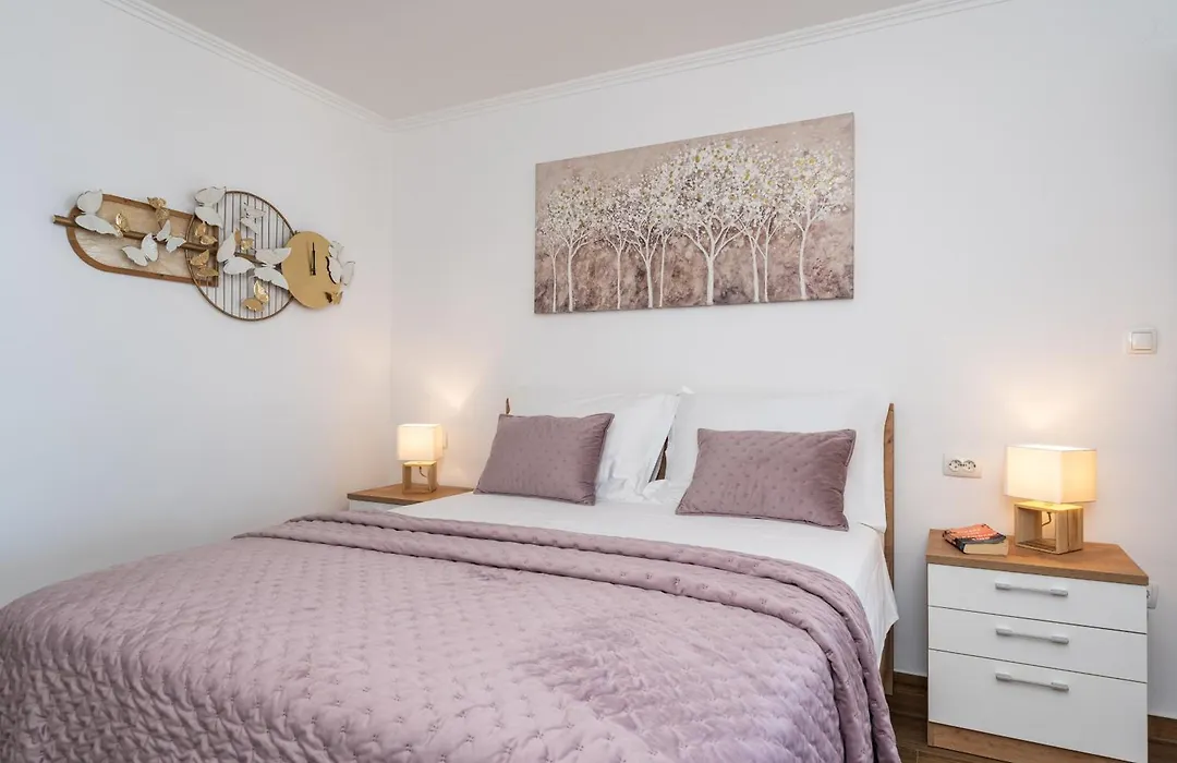 Apartments And Room Lora-1