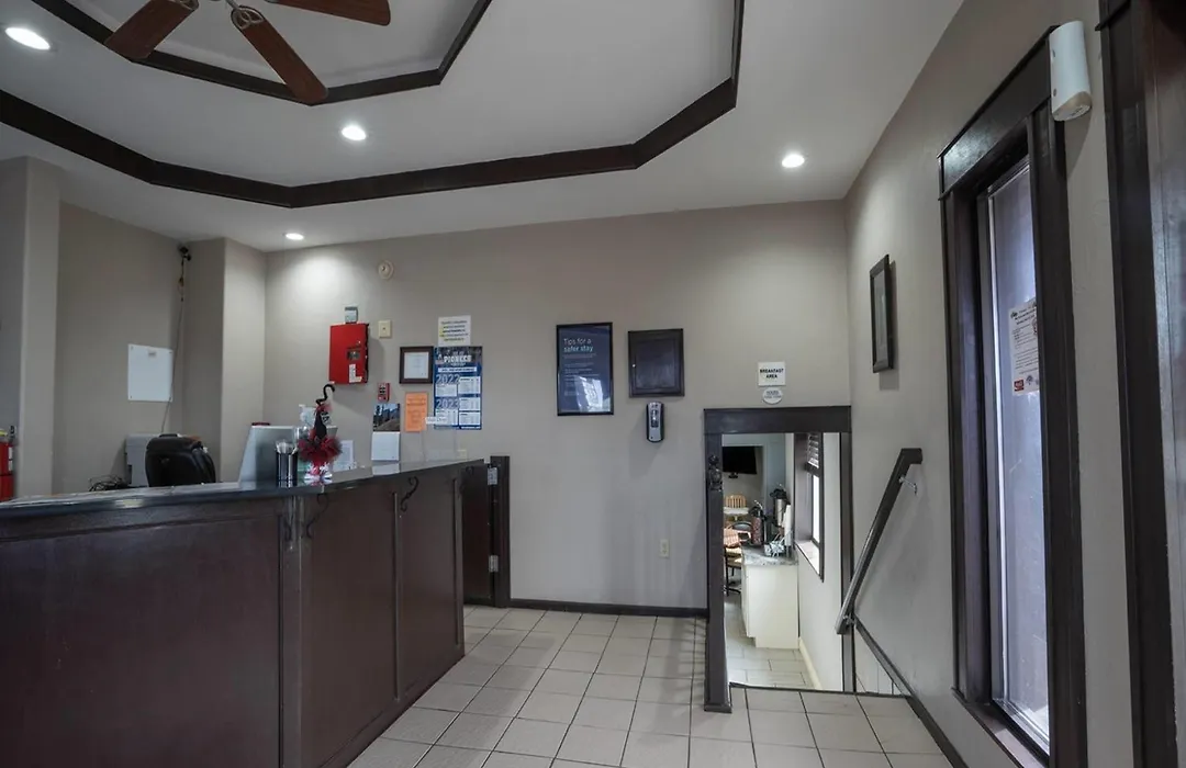 Super 8 By Wyndham Miles City-1