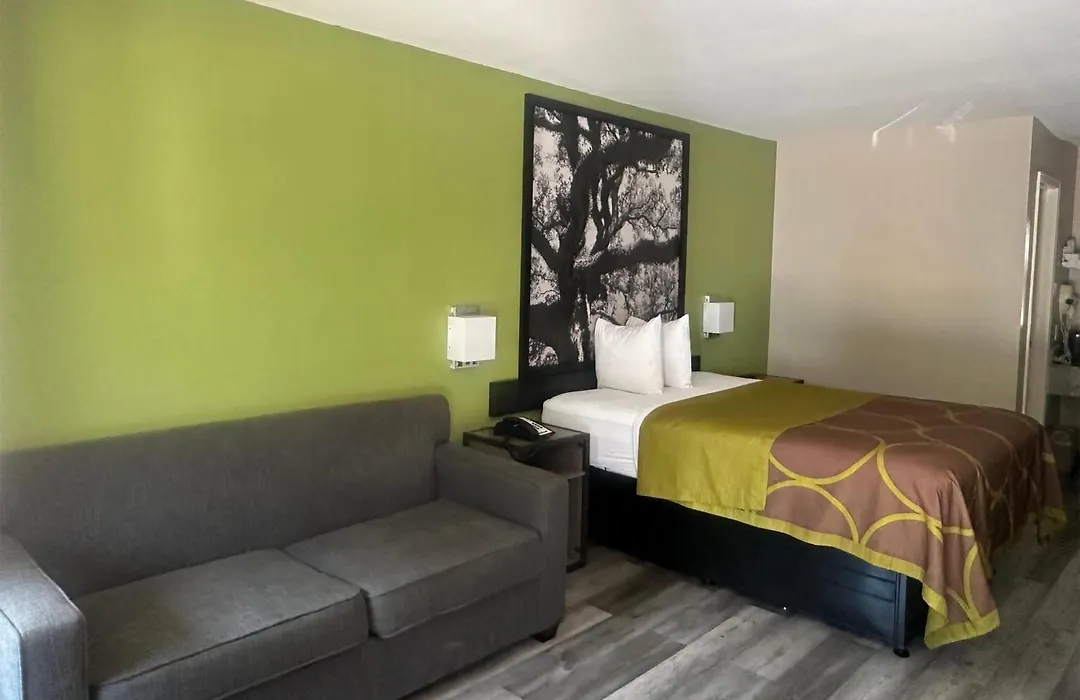 Super 8 By Wyndham Bossier City/Shreveport Area-1